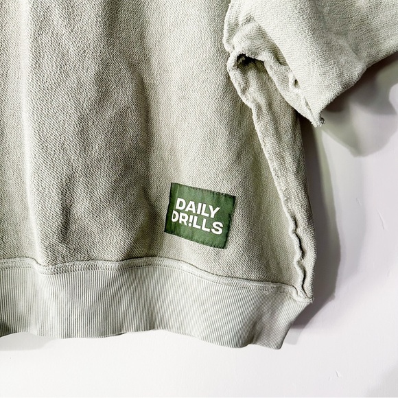 Daily Drills Cropped Sleeve Crew Harbor Green Size Medium - Picture 4 of 12